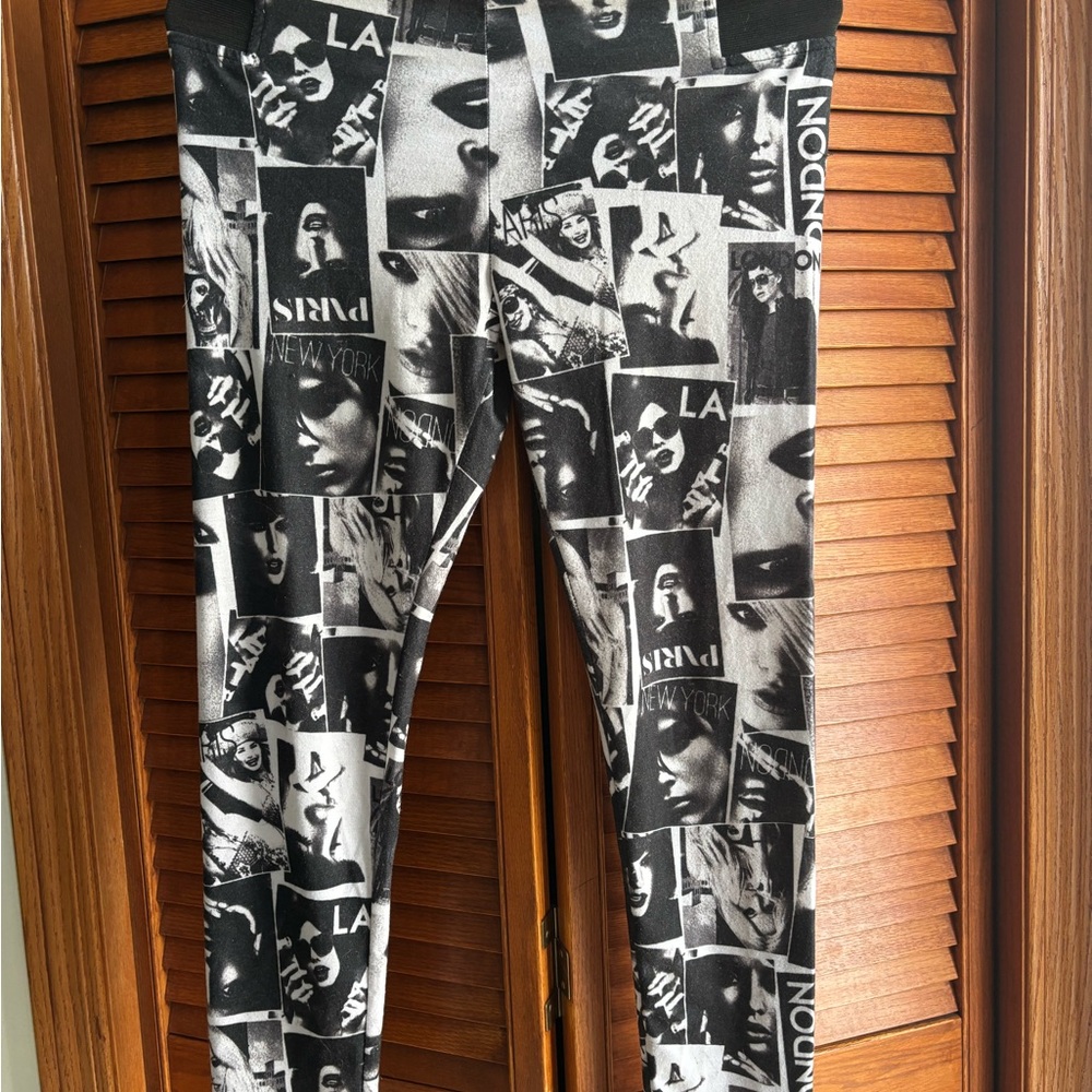 Trendy Black and White Graphic Leggings